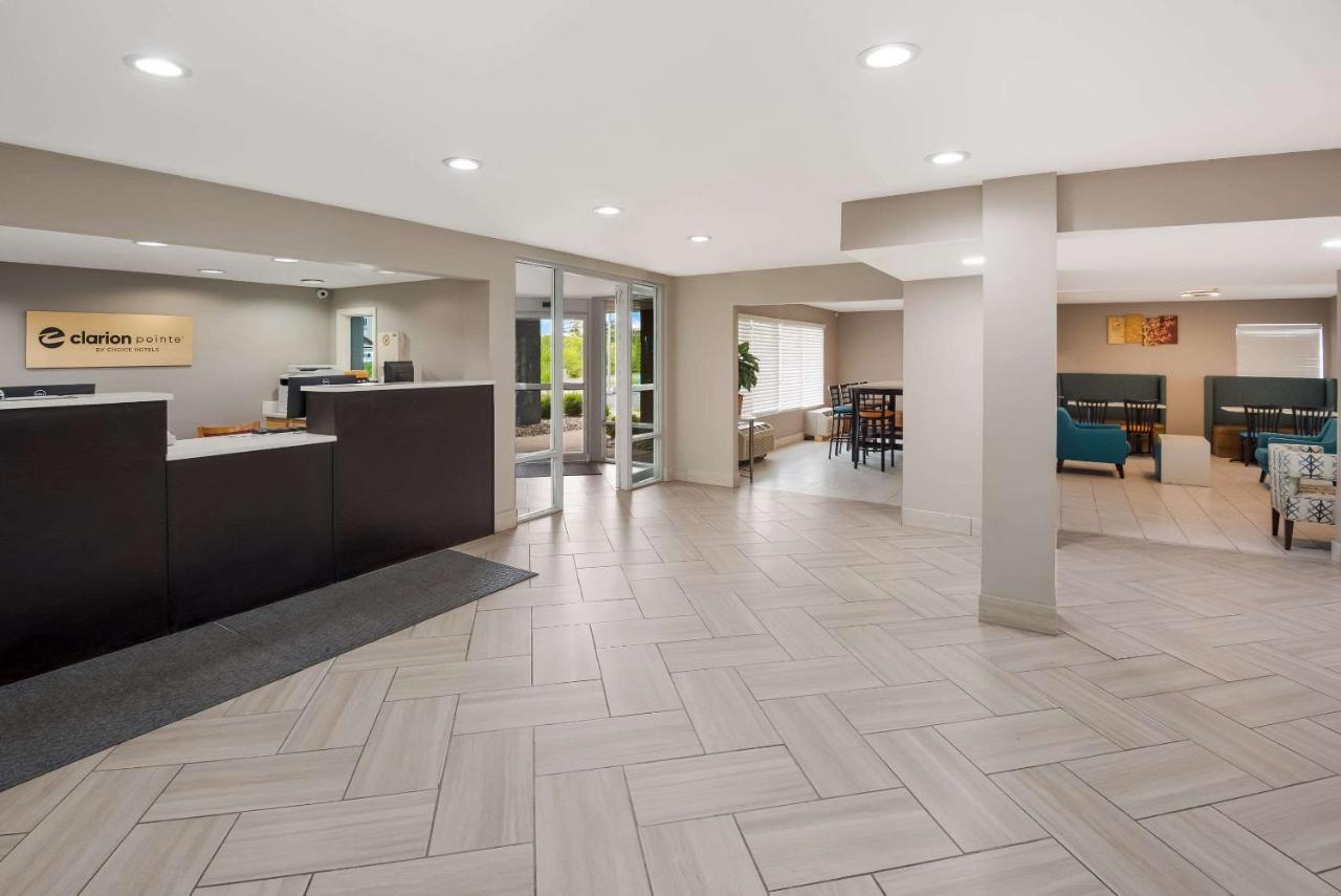 Отель Clarion Pointe Indianapolis Northeast Каслтон Экстерьер фото