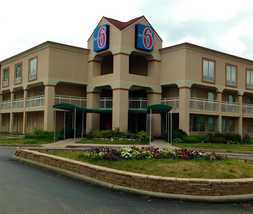 Отель Clarion Pointe Indianapolis Northeast Каслтон Экстерьер фото