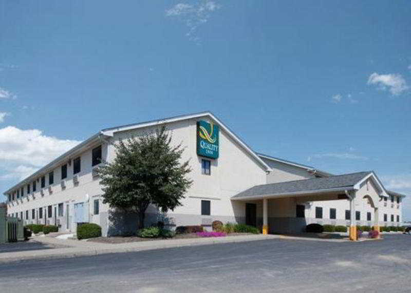 Отель Clarion Pointe Indianapolis Northeast Каслтон Экстерьер фото
