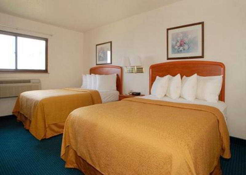 Отель Clarion Pointe Indianapolis Northeast Каслтон Экстерьер фото