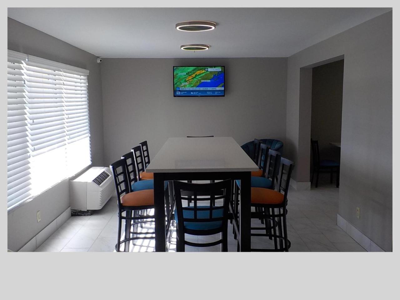 Отель Clarion Pointe Indianapolis Northeast Каслтон Экстерьер фото