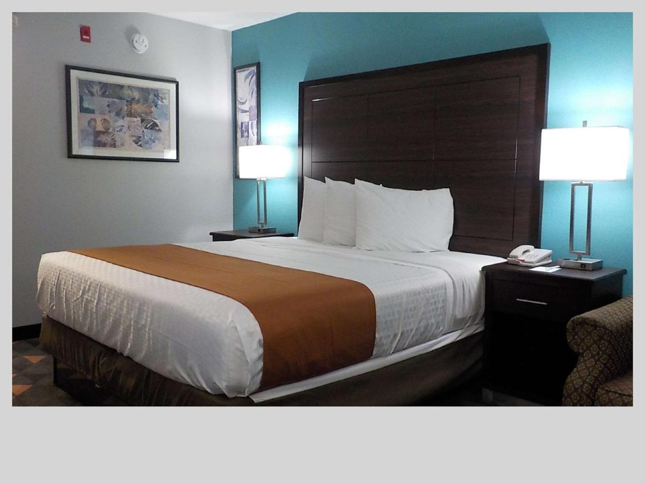 Отель Clarion Pointe Indianapolis Northeast Каслтон Экстерьер фото